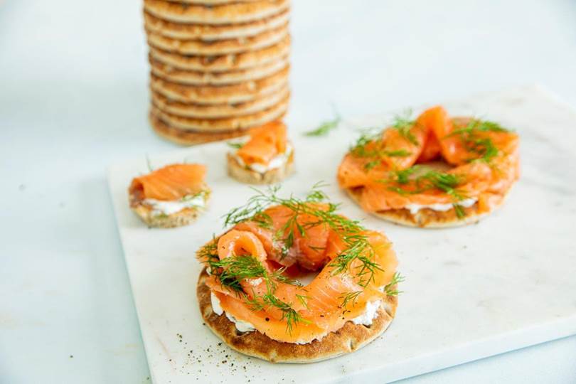 12. MYK & RUND - Middag - Bagel med laks og smøreost_3.jpg